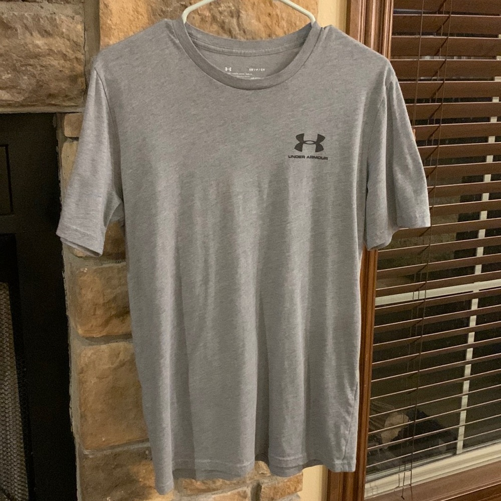 Men’s under armour t shirt